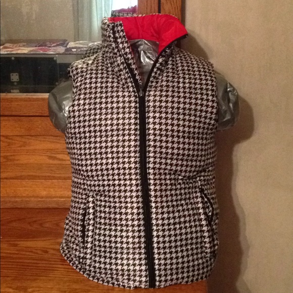 CLOSET CLEAR OUT Luii Houndstooth/Red Reversible Puffy Vest - Picture 3 of 7